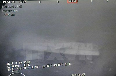 В Яванском море обнаружен фюзеляж потерпевшего крушения самолета AirAsia - ảnh 1